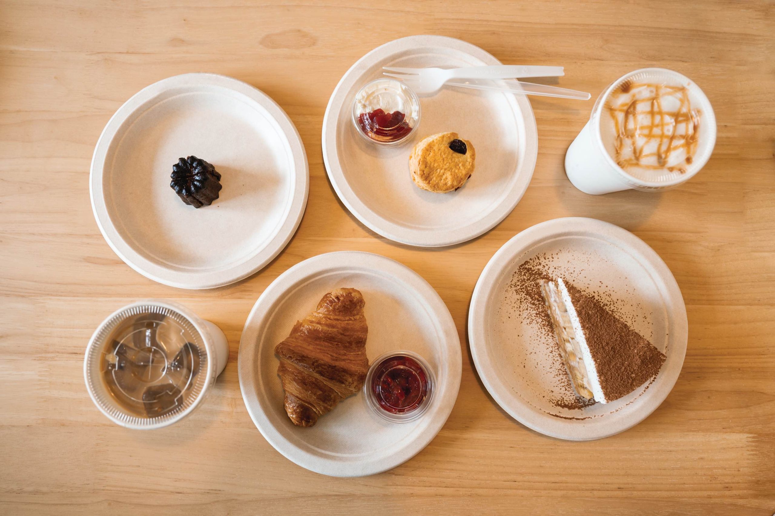 Eco-friendly Bamboo Cutlery and Biodegradable Plates for Sustainable Dining