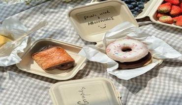 6 inch bamboo fiber clamshell containers with handwritten messages and donuts in eco-friendly packaging