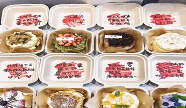 6 inch bamboo fiber clamshell containers with assorted desserts and handwritten messages for eco-friendly takeout